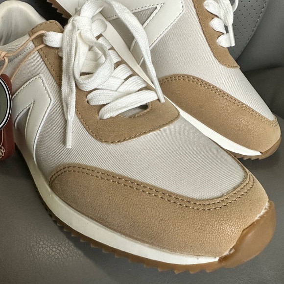 MIA Kable Sneaker for Women - Picture 5 of 8